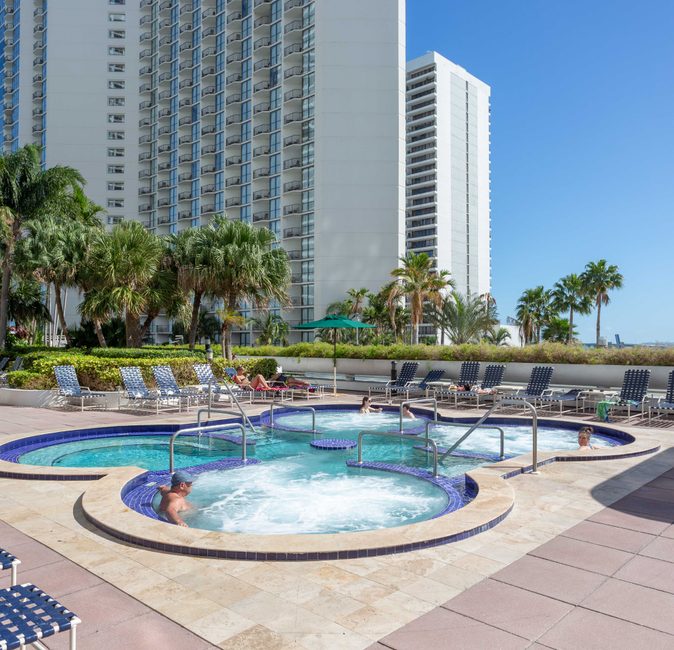 4 bedroom condo with Stunning Balcony view — photo 1