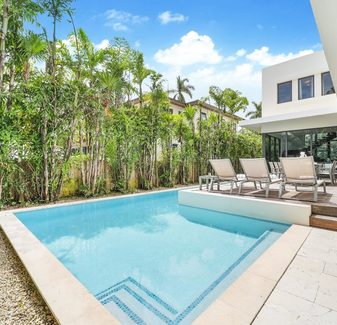 New Modern Villa w/ Pool. Pool table. Gated area — photo 2