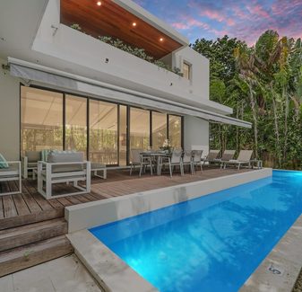 New Modern Villa w/ Pool. Pool table. Gated area — photo 5