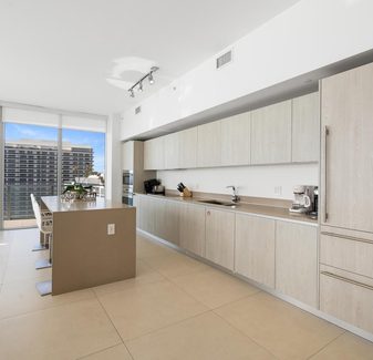 Zen Vacation Rentals, Luxury Ocean Front Penthouse — photo 5