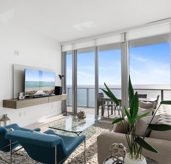 Zen Vacation Rentals, Luxury Ocean Front Penthouse — photo 2