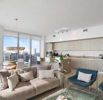 Zen Vacation Rentals, Luxury Ocean Front Penthouse — photo 3