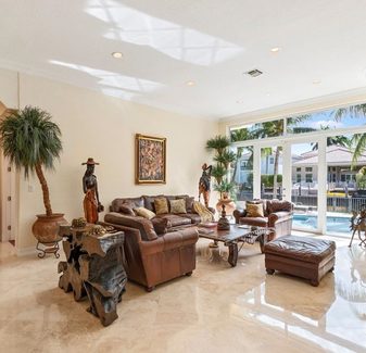WATERFRONT PARADISE VILLA — photo 2