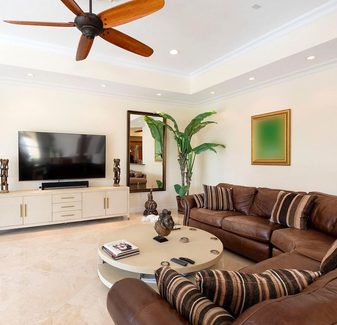 WATERFRONT PARADISE VILLA — photo 4