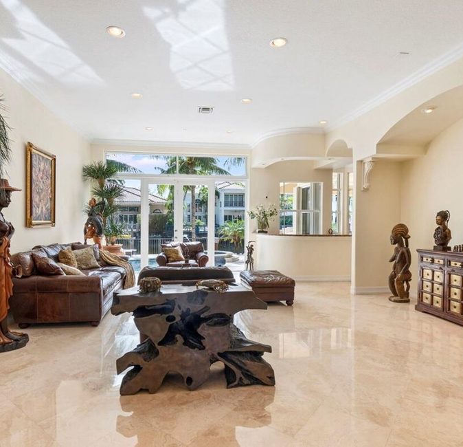 WATERFRONT PARADISE VILLA — photo 1