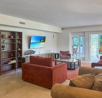 Perfect for safe long stay | Luxe Brickell Pool — photo 4