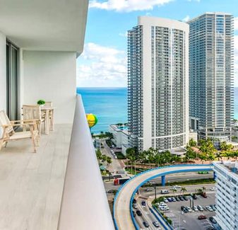2019 New HydeHouse SW 3BR CORNER SUITE +14TH Floor — photo 2