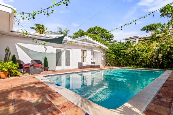 Casa River Lux Villa 5BR Waterfront 5 min to Beach