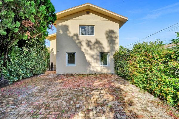 CHIC-5 BR/5BATHS/VILLA/7MIN MIAMI-BEACH/SLEEPS 19!