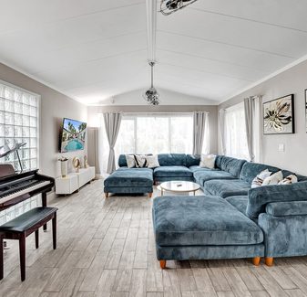 Oasis 5 Bed, 3 Bath Pool Home Minutes to the Beach — photo 4