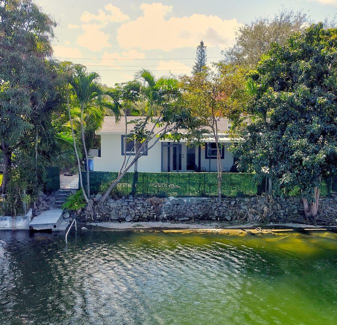Hallandale Collection — photo 1