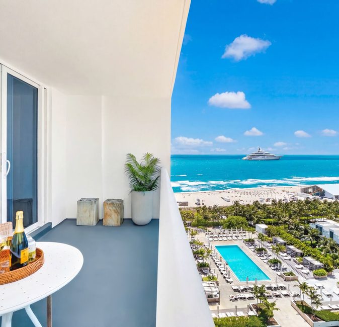 Miami Beach Roney Palace 1501 — photo 1