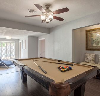 SPACIOUS MODERN POOL HOME W PARKING, BBQ,WIFI 4/3 — photo 3