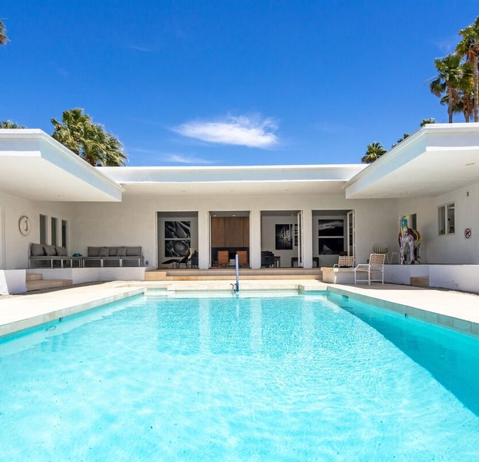 Apollo 1000 - Space Age Spectacular. A Walled & Gated Estate Home. — photo 1