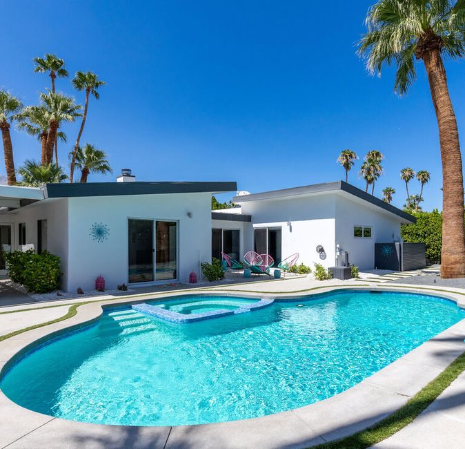 Fiesta in the Sun - Mod-Style Bungalow. Saltwater Pool & Spa — photo 1