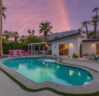 Fiesta in the Sun - Mod-Style Bungalow. Saltwater Pool & Spa — photo 3