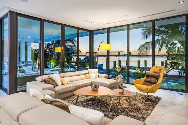 Best Sunset Bayfront villa w/ pool & jacuzzi