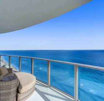 Palace in the sky wall 2 wall Oceanfront Penthouse — photo 3