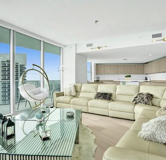 Palace in the sky wall 2 wall Oceanfront Penthouse — photo 5