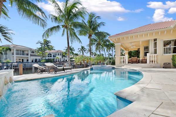 WATERFRONT PARADISE VILLA