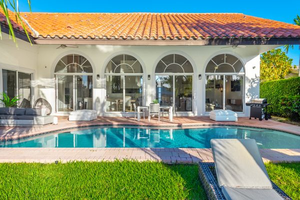 Miami Waterfront Mansion for 12 heated pool &dock!