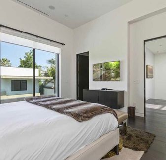 One of a kind Villa with a Separate Guest House. — photo 5