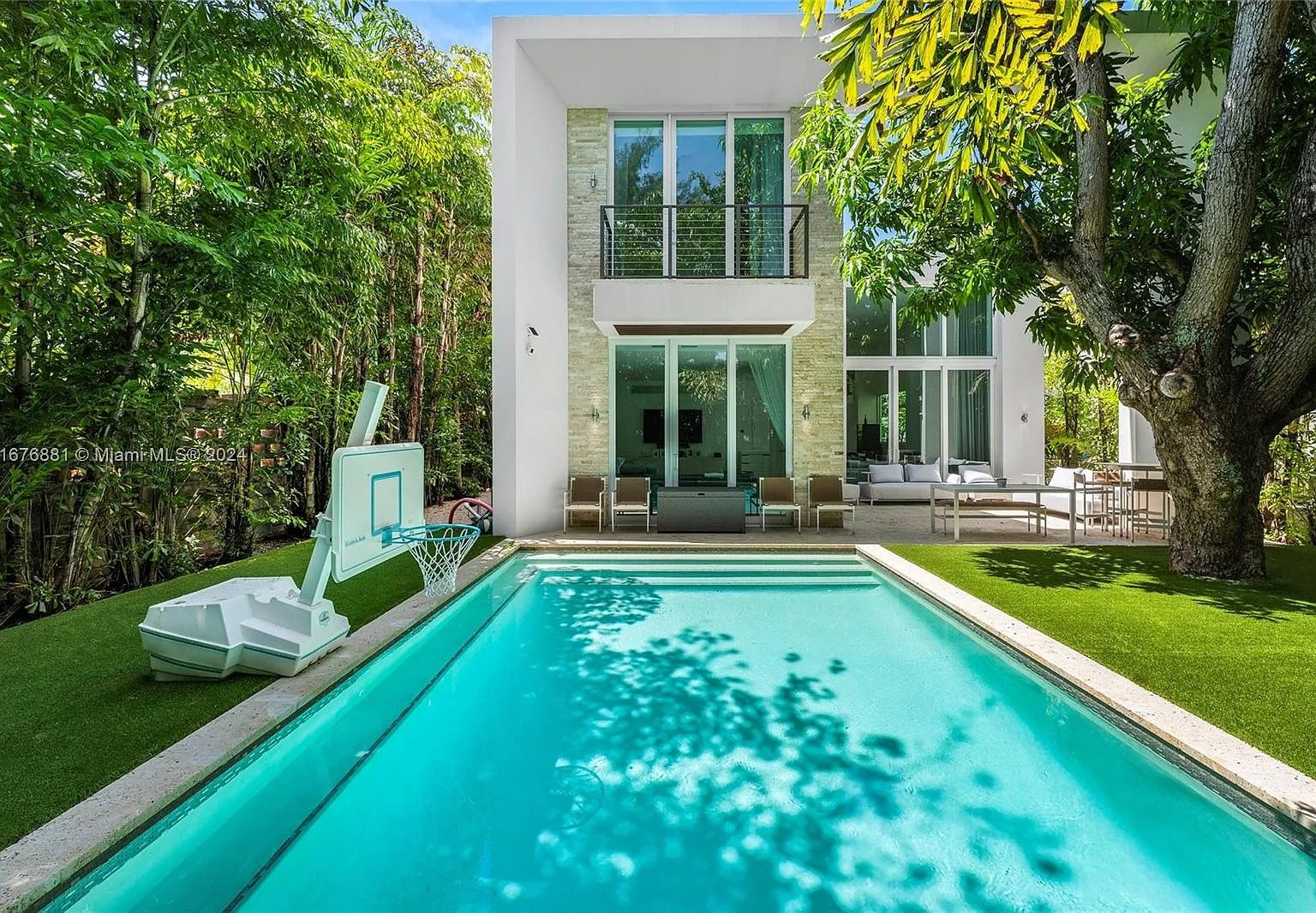 Villa Tranquil Luxe – Modern Oasis with Private Pool in Miami Beach