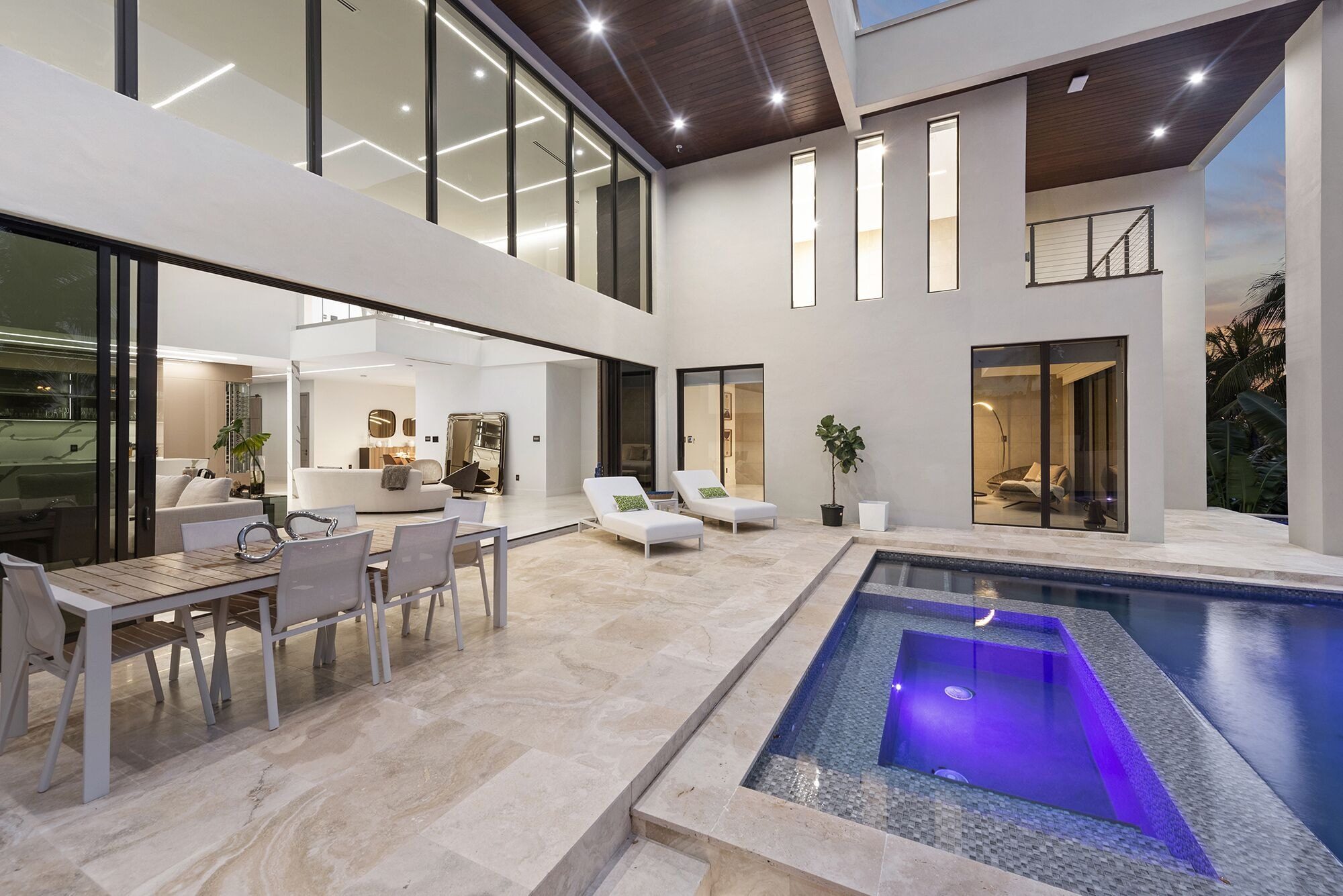 Villa Supreme – A Luxurious Miami Oasis with a Stunning Private Pool 