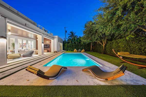 Villa Aura Vista – Poolside Bliss with Stunning Views