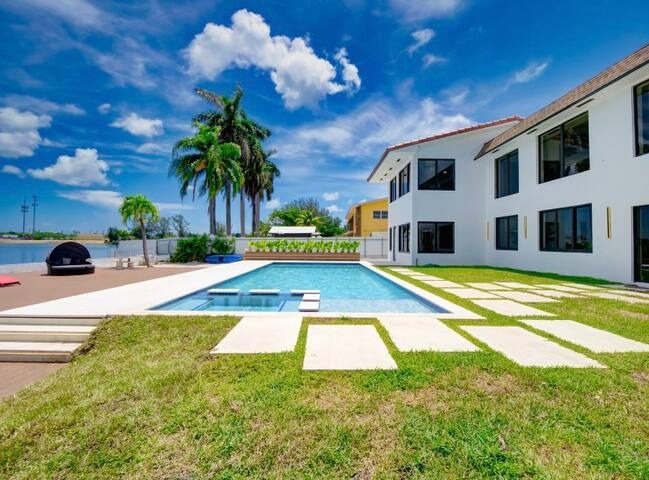 Villa Deco Palm