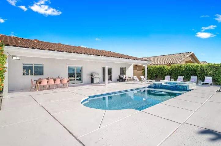 Villa Poolside Mirage