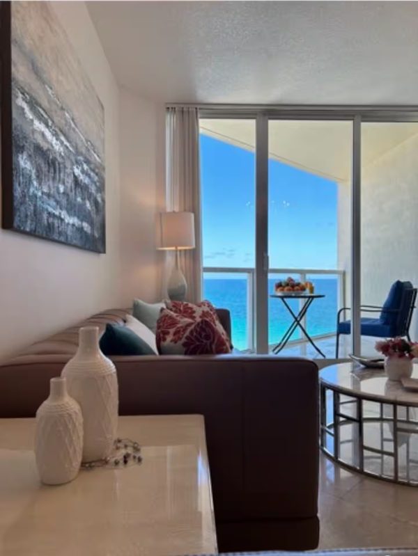 Apartment Ocean Neon