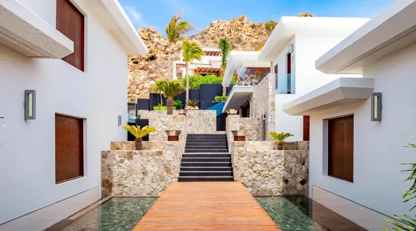 Villa Minaas– Luxury Oceanfront Villa
