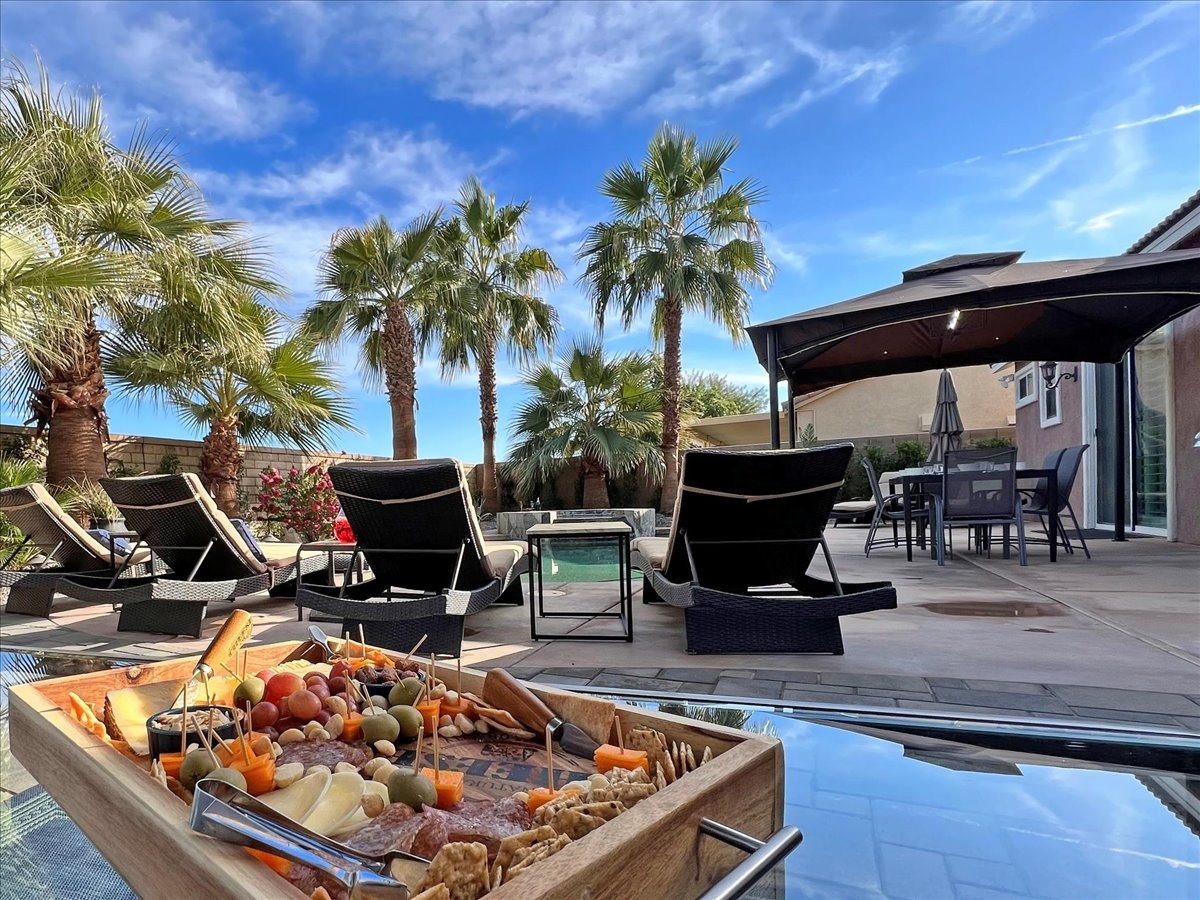 Villa Sunset Palm Residences