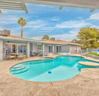 Villa Ellington, Exclusive 11BR Estate with Private Pool — photo 3